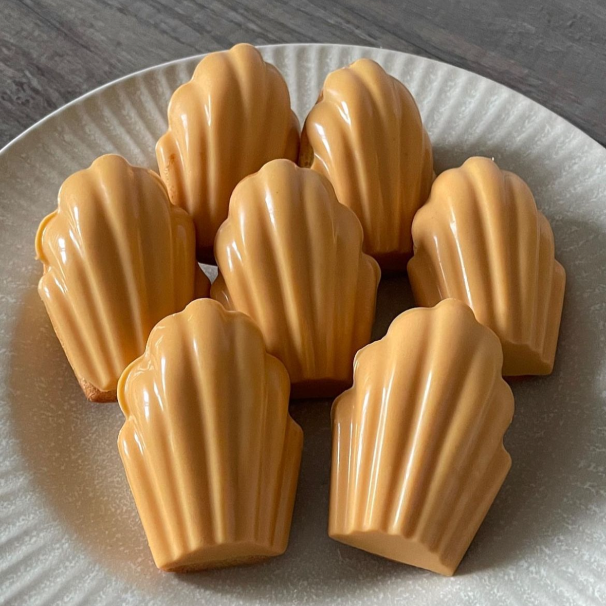 Madeleines Frosted